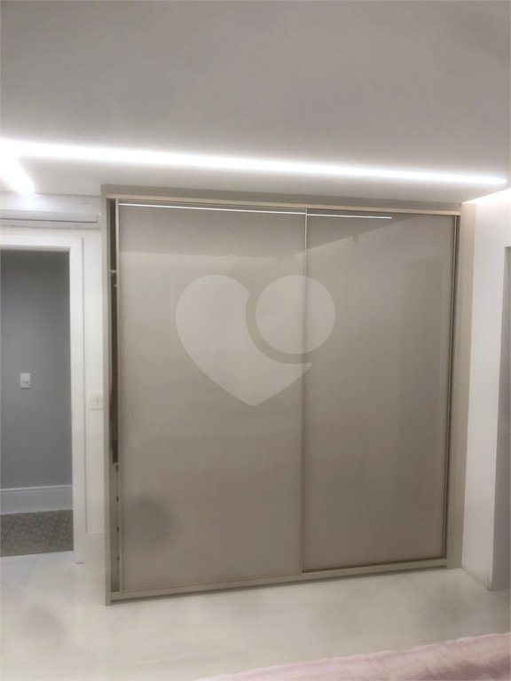 Apartamento á venda com 245m² com 4 dormitórios, 4 vagas CHÁCARA KLABIN Com área de lazer.