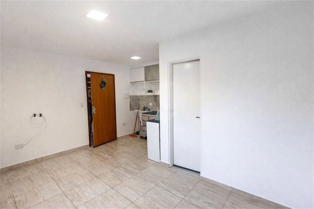 Prédio com Renda no Jabaquara - 773 m2 sendo 13 Studios, Salão Comercial e 22 vagas de garagem!