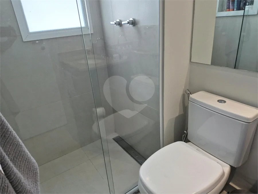 Oportunidade na Vila Leopoldina!! Apartamento com dois dormitórios, sendo uma suíte, dois banheiros, e com duas vagas.