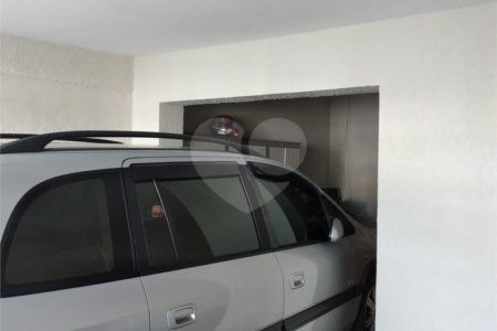 Casa Térrea com 3 dormitórios.