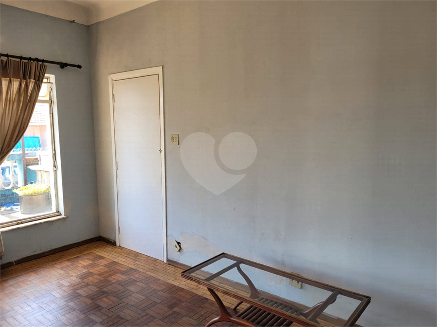 Casa Térrea com 3 dormitórios.