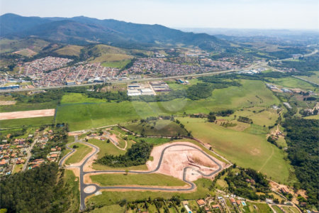 Terrenos a partir 300 metros em condomínio fechado e pronto para construir, aceita financiamento