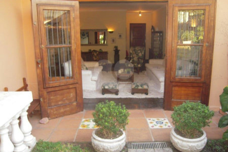 Casa térrea, impecável!
