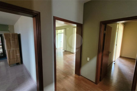 Casa à Venda . Aceita Permuta por Apto. ou Casa ,em Condomínio na Cidade São Paulo ou Bauru.