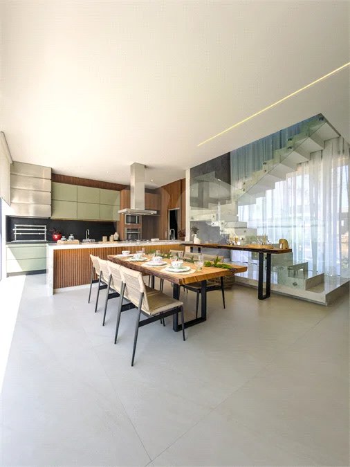 Indaiatuba - Condominio Villa Sapezal - 318 m² de Terreno - 230 m² de Área Construída - 3 suítes, sendo 1 Master com closet planejado - Sala de TV - Sala de estar integrada à Sala de jantar - Cozinha com móveis planejados - Despensa - Escritório planejado - Lavabo - Piscina com preparação para aquec