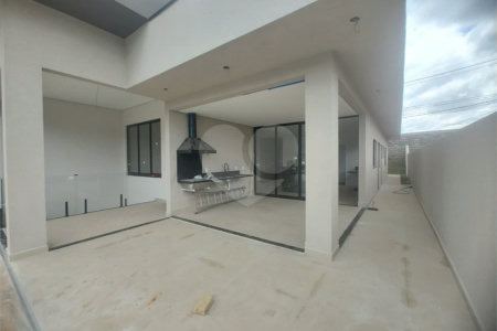 Casa exclusiva em Atibaia de alto padrão com 3 suítes, piscina, espaço gourmet, condomínio fechado, aceita financiamento