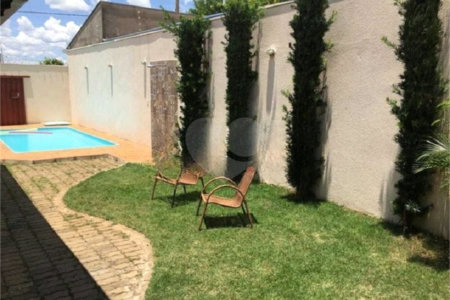 Casa com piscina