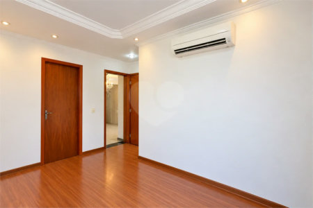 Cobertura duplex no Centro de São Bernardo do Campo, com 3 suítes, hidromassagem, mini spa, área gourmet e 2 vagas de garagem. Aceita permuta por apartamento de menor valor.
