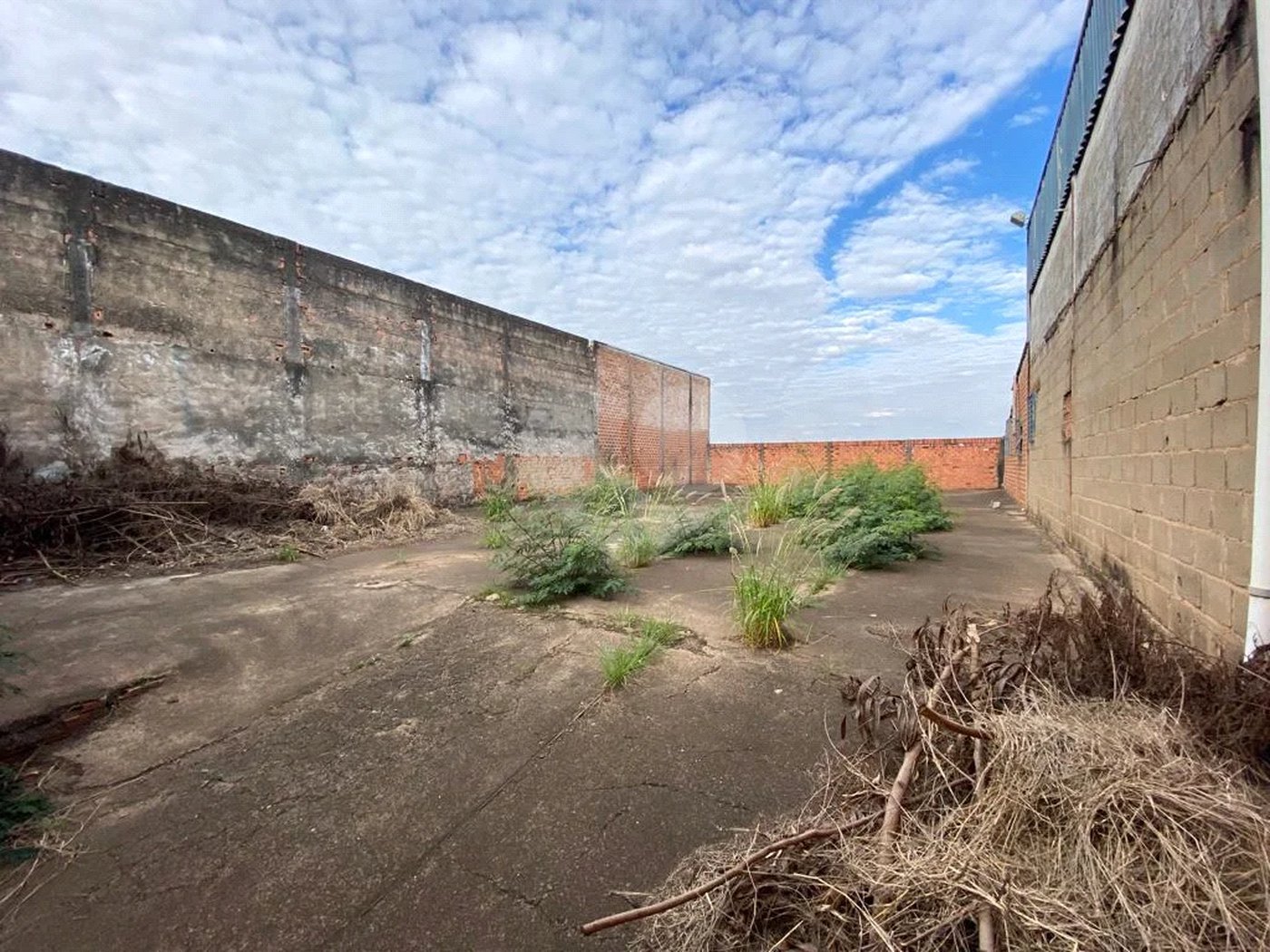 Terreno e Barracão comercial à venda ou locação, no bairro Santa Rosa - Piracicaba/SP.