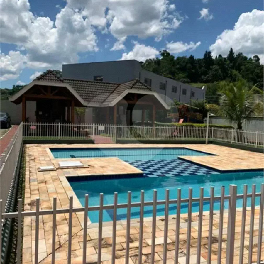 Apartamento em Atibaia com 2 dormitórios (1 suíte), 1 vaga de garagem, elevador, área de lazer com piscina