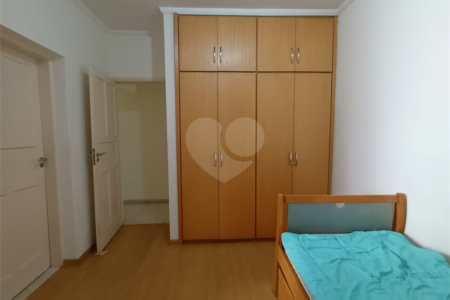 Casa térrea com duas edículas para venda - Saúde, SP.