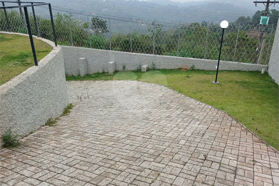 Sobrado à venda com 3 suítes em Roseira, Mairiporã, SP