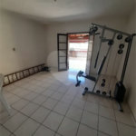 Casa com 250m², 4 dormitórios, 2 vagas.