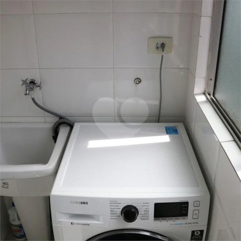 Apto na Mooca de 76m², com 2 dorms, 1 vaga, 1 suíte. Estuda permuta.