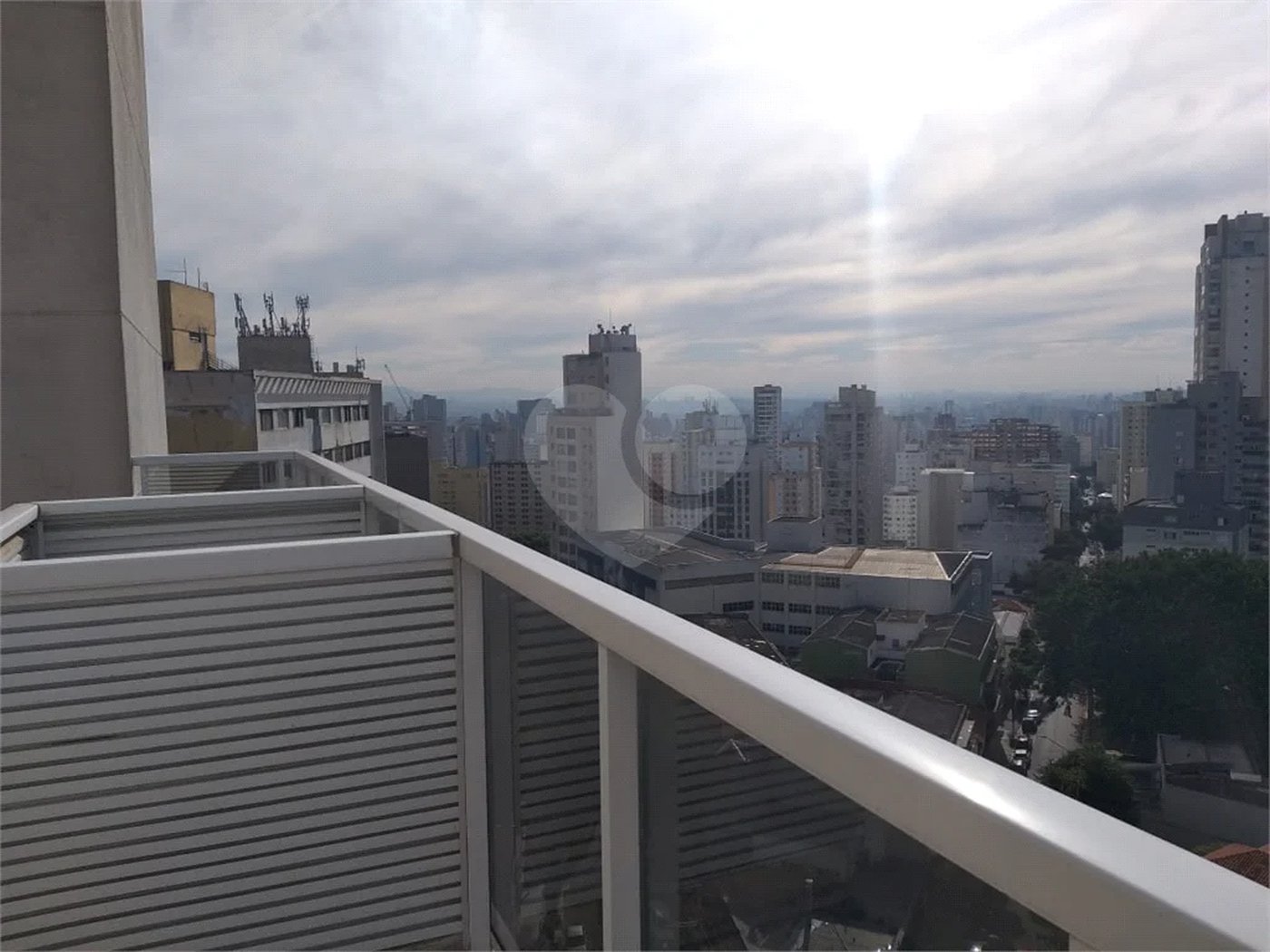 Conjunto comercial duplex à venda na Aclimação. Andar inteiro, puro charme!