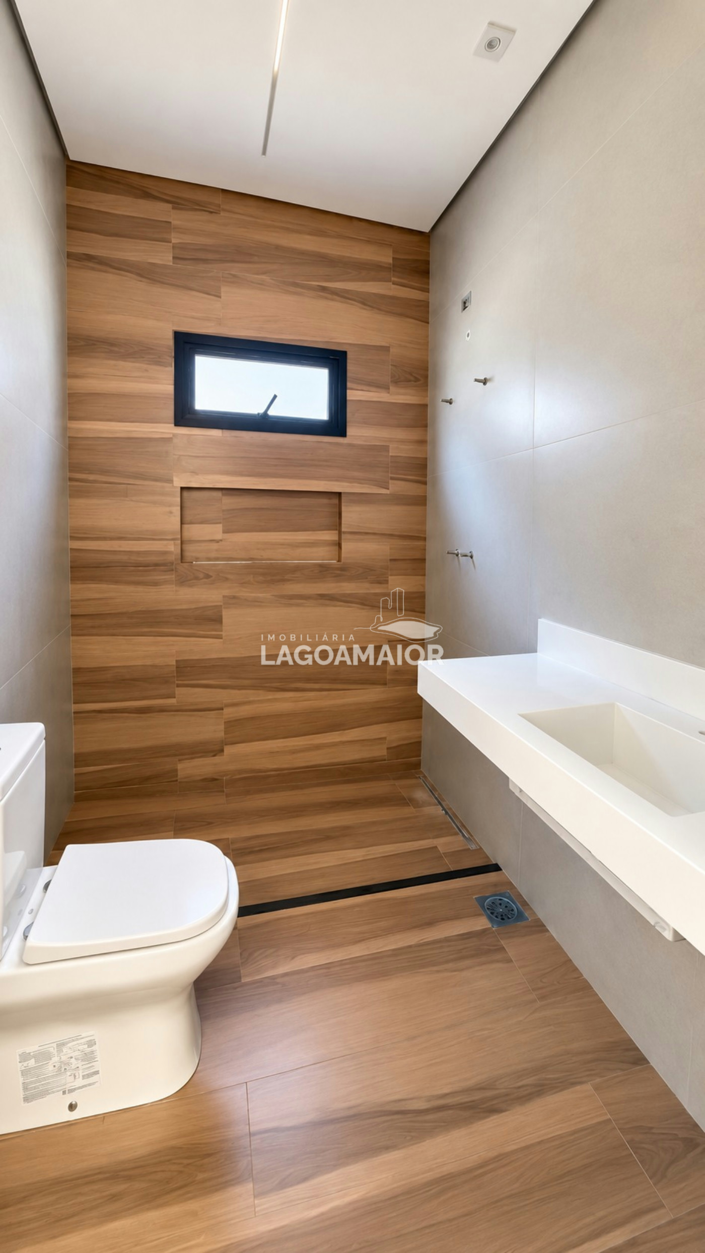 Casa à venda ou para alugar com 4 quartos, sendo 2 suítes, no Centro, Três Lagoas - MS