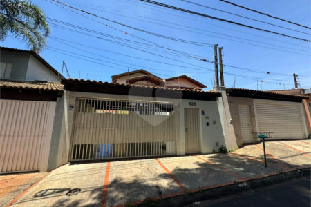 Casa á venda, com 3 dormitórios, no bairro Planalto paraíso em São Carlos.