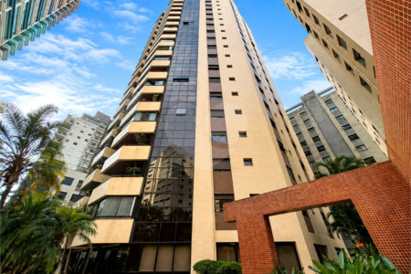 Apartamento de 184 m² em andar alto com 4 dormitórios e 3 vagas em Perdizes