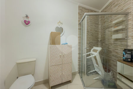 Casa com 3 Dormitórios e 2 suítes à Venda no Bairro da Saúde