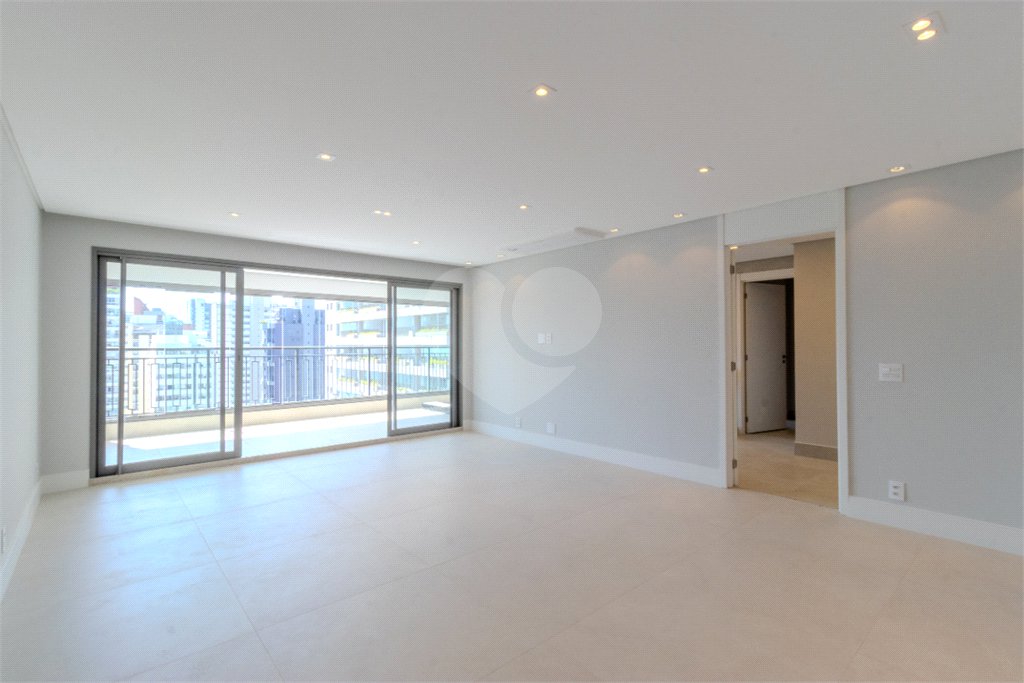 Apartamento para venda em Moema com 3 quartos, sendo 3 suítes, 2 vagas, 149 m²