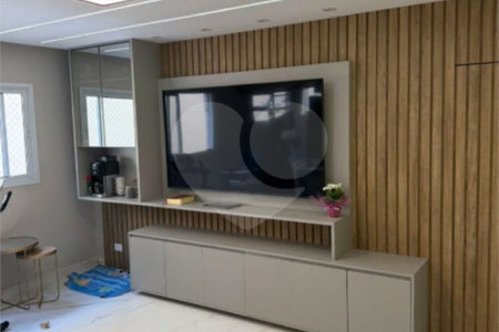 Apartamento com 03 dormitórios com 1 vaga de garagem.
