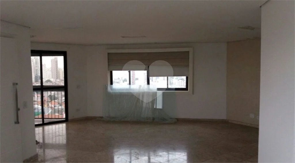Cobertura duplex à venda na Mooca de 277m² com 3 dormitórios, 1 suíte e 3 vagas.