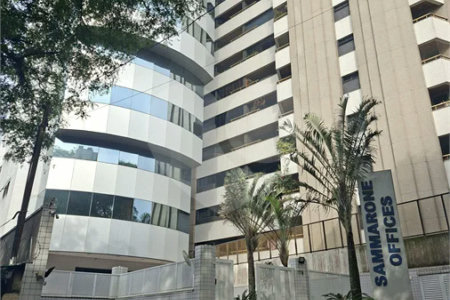 SALA COMERCIAL DE 90 M² COM 12 BAIAS, SALA DE REUNIÃO, AR-CONDICIONADO CENTRAL E 2 VAGAS!