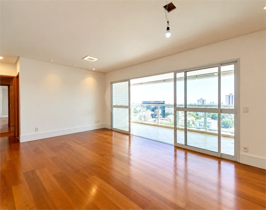 Apartamento de 103 m² no Jardim do Mar, com 3 dormitórios, 1 suíte, varanda gourmet, armários, 2 vagas e condomínio com lazer completo.