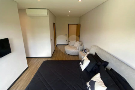 Casa térrea á venda no Condomínio Jardim das Palmeiras, Bragança Paulista.