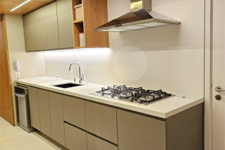 Apartamento com vista LIVRE Com 131 m² útil 4 banheiros 3 vagas 3 suítes Aceita contra proposta. Aceita e estuda Permuta