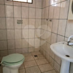 Casa ampla em bairro tranquilo – excelente oportunidade para morar ou investir!