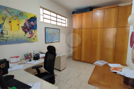 Casa à Venda de 3 dormitórios em São Carlos, no bairro Parque Santa Marta