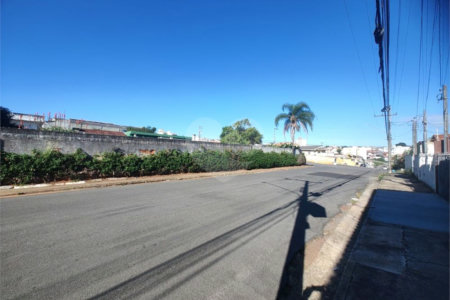 Terreno em Atibaia com 2.784 metros para construção de apartamentos ou salões comerciais, excelente localização