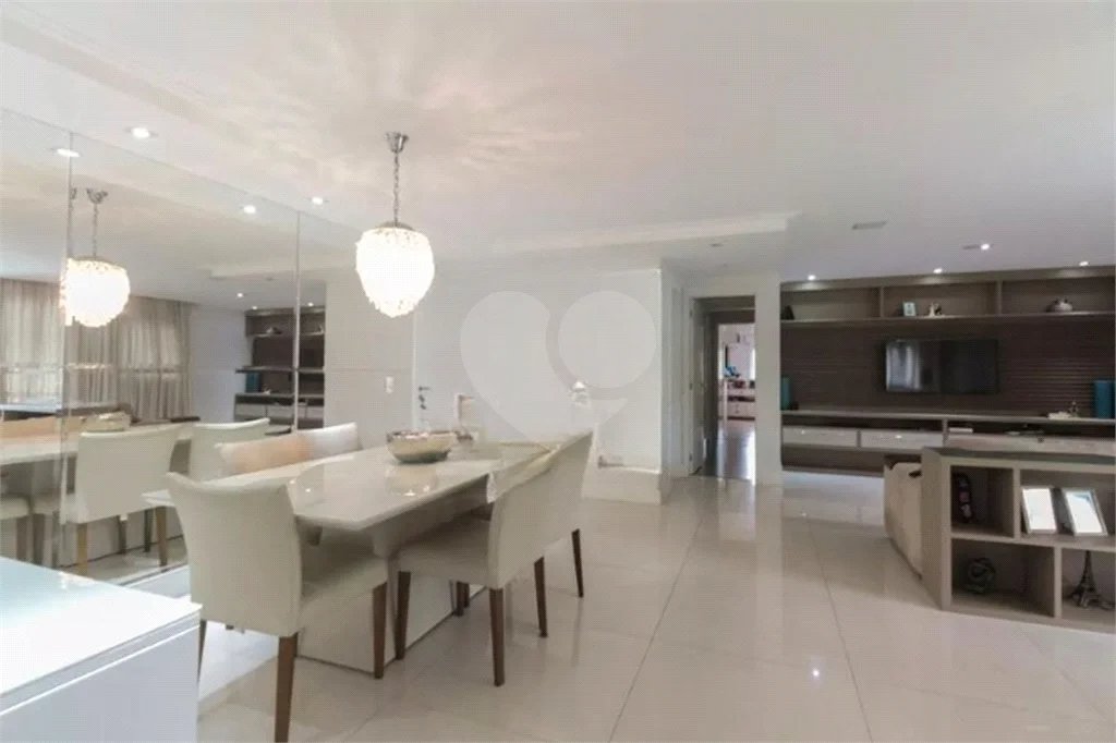 Apartamento na Mooca com 204m² amplo à venda 3 quartos, sendo 3 suítes, e 4 vagas
