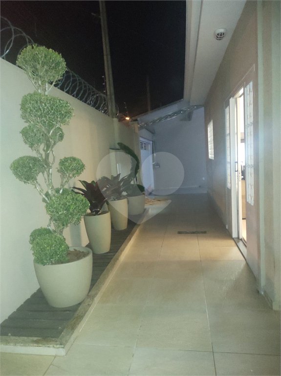 Casa térrea com 2 dormitórios.