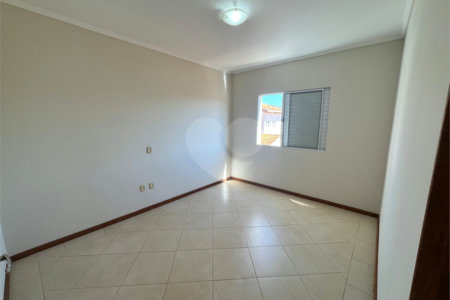 Apartamento de 2 Dormitórios á venda, no Parque Santa Marta em São Carlos.