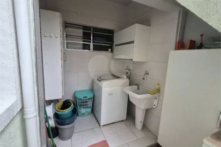 Casa de vila com 3 dormitórios sendo 2 suítes em Santana