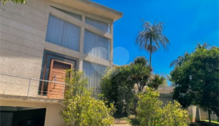 Casa à venda com 6 quartos, sendo 4 suítes,  no condomínio Residencial Valville 2, Santana de Parnaíba - SP