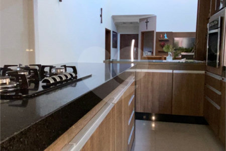 Excelente casa com muito boa localização no Condomínio Eldorado á venda.