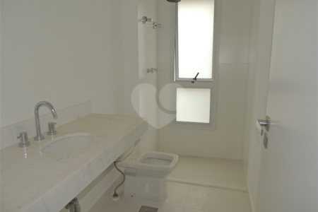 Casa à venda com 3 suítes no condomínio Jardim Flora, São Paulo - SP