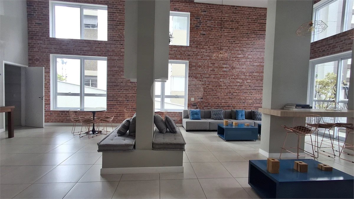 Apartamento com 2 vagas no Campo Belo
