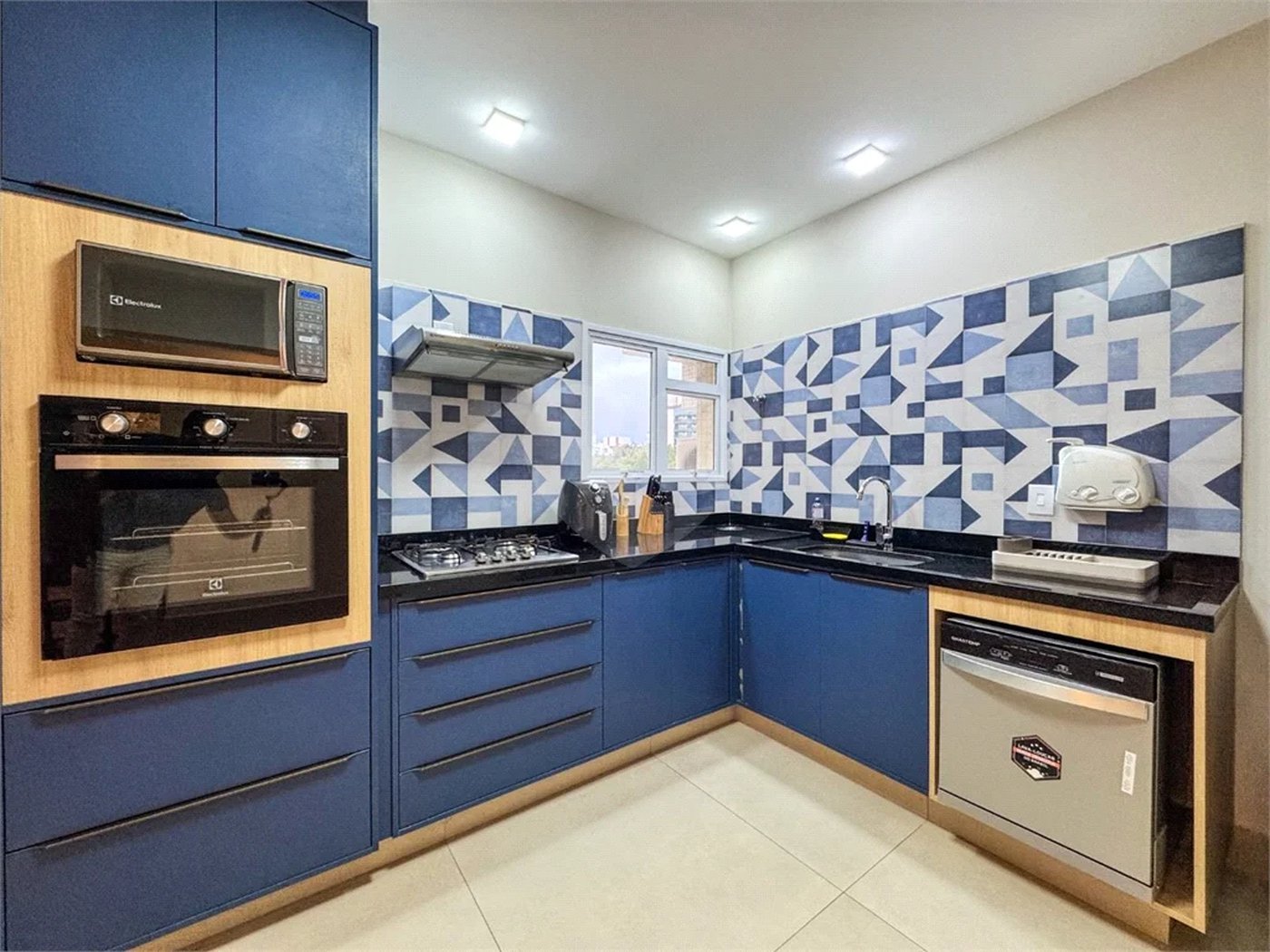 Apartamento à venda com 3 suítes em Riviera de São Lourenço, Bertioga, SP