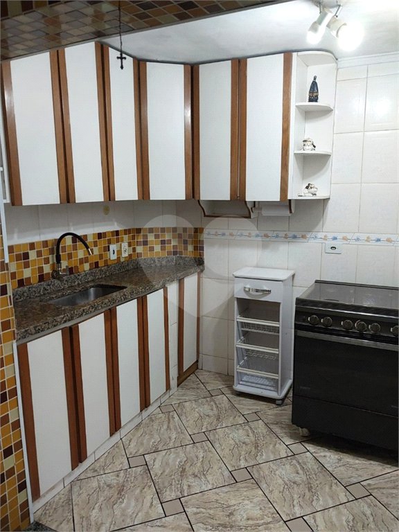 Sobrado à venda com 212 m², 2 quartos (suítes), 3 banheiros e 2 vagas de garagem, em São Caetano do Sul