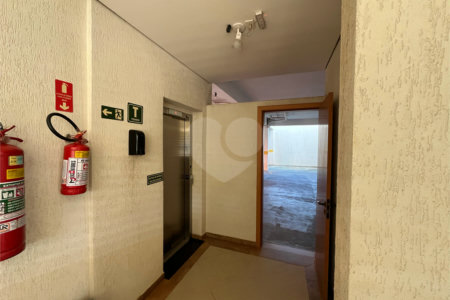 Apartamento mobiliado com 2 dormitórios sendo 1 suíte