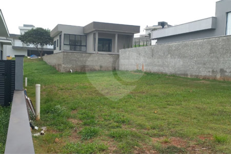 Terreno no Condomínio Santa Isabel II em Louveira