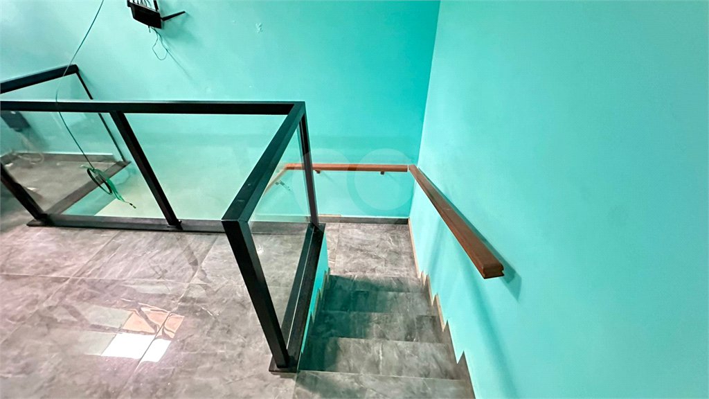 Sobrado a venda com 3 dormitorios sendo 1 suite com closet e varanda no bairro Arcoville