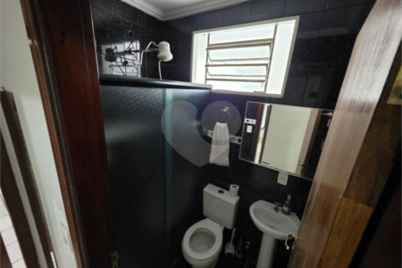Casa térrea à venda no Douradinho com 2 quartos e edícula com mais dois quartos e 2 banheiros.