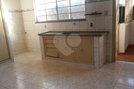 Casa térrea para venda em Araraquara/SP.