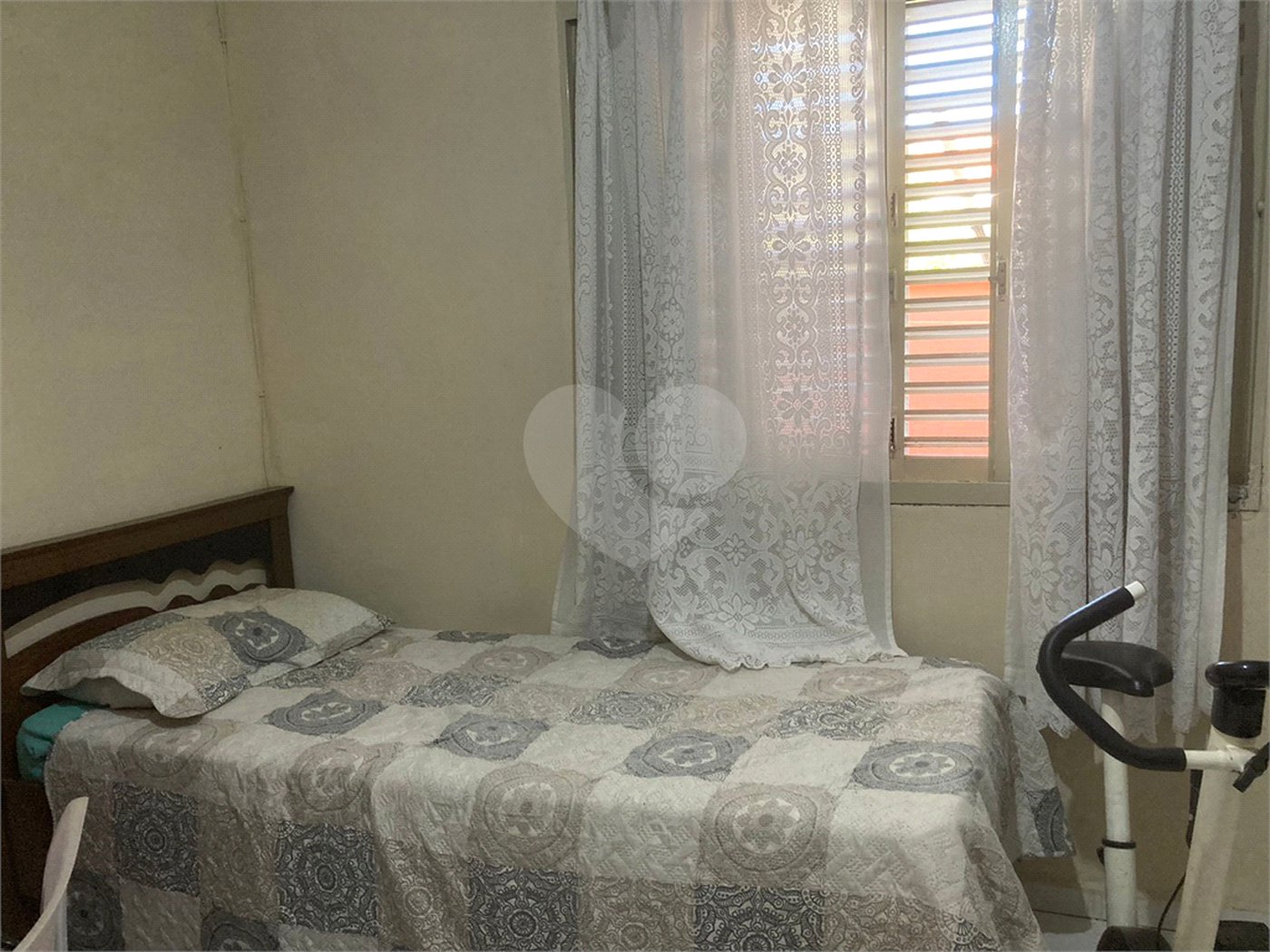 Vende-se excelente casa próxima ao Centro