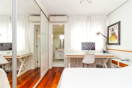 Apartamento de Alto Padrão no Campo Belo para venda com porteira fechada, com 4 dormitórios suítes e 4 vagas com lazer de club.